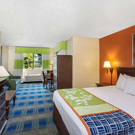 Days Inn By Wyndham Fremont Luaran gambar